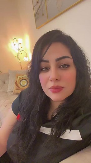 Exploring Arabic Poetry: A Cozy Living Room Recital