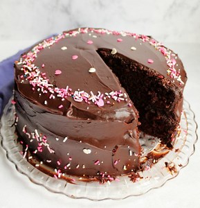 Make Old Fashioned Shiny Fudge Frosting For Your Next Chocolate Cake