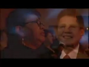 Manuel Bonilla: "AGRADECIMIENTO". Al meditar Dios mio las cosas que me has dado, mi corazón se inflama turbado de emoción, pues no encuentro palabras con que expresar mi Cristo, el agradecimiento de mi alma para ti, cambiaste tu mi vida y me diste esperanza y desde aquel instante mi alma recibió un gozo tan sublime que al pasar de los años a sido la fuente de mi felicidad. Agradecimiento hay en mi corazón Cantos de alegría elevo con mi voz Muchas son las cosas que mi Dios me ha dado y en agradec