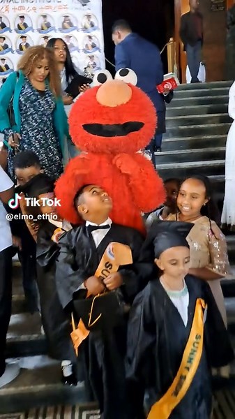 How to Make an Elmo Puppet for Graduation