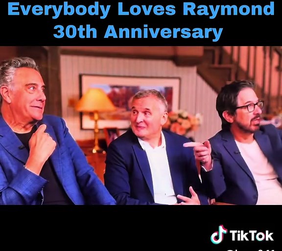 Audience asked Brad Garrett to reenact the dance scene from Everybody Loves Raymond during the 30th Live Recording Show #fyp #everybodylovesraymond #90s #tvshow #anniversary