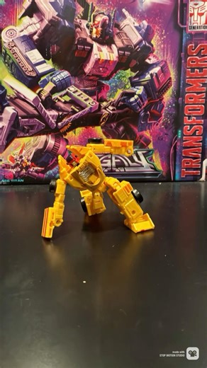 Drag strip stopmotion,2nd stunticon down!#transformers #dragstrip #stopmotion #menasor #combiner