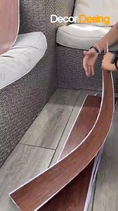 💪🏼🏢 Renueva tus pisos con Decor Desing Perú. Nuestros pisos de PVC son resistentes al desgaste, arañazos y manchas. ¡Elige calidad duradera para tu hogar o negocio! 🏠💼 🏠😍𝗣𝗜𝗦𝗢 𝗣𝗩𝗖 𝗔𝗨𝗧𝗢𝗔𝗗𝗛𝗘𝗦𝗜𝗩𝗢🏠😍 Modelos prácticos y sencillos de instalar, para una secuencia personalizada según el diseño🤩. ❤️ 5m2 x Caja 🧡 Piso de alto tránsito 🧡 Autoadhesivo 💙 Impermeable 💜 No inflamable 📩Información al Dm o al 📲 920 814 519 📩 Envíanos un mensaje para mayor información 🛒Atendemo