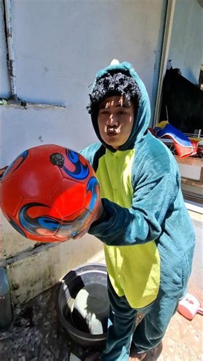 clown ball has a chicken ee🤮🤮