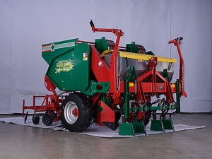 [Hot Item] Automatic Potato Planting Machine Tractor Potato Planter Machine Price Potato Planter