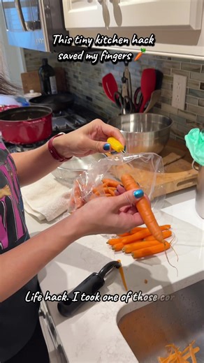 Simple Kitchen Life Hack: Use a Corn Fork (Corn Holder) for Peeling I cook a lot and use a peeler on everything, from carrots to other small veggies. I usually hold them by hand, but every now and then… I still nick my fingers. Then I remembered my mom’s old corn forks (aka corn holders). They’re small enough for carrots, so I gave it a try - and it works so well. Just fork the top of the carrot and suddenly you have way more control, better maneuvering, and much safer peeling. I’ve seen people 