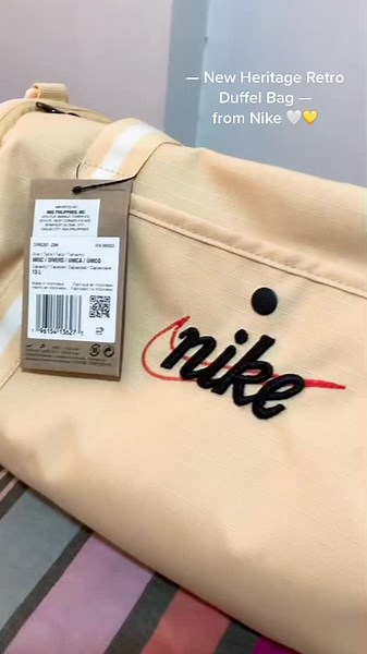 Nike Heritage Retro Duffel Bag in Pale Vanilla