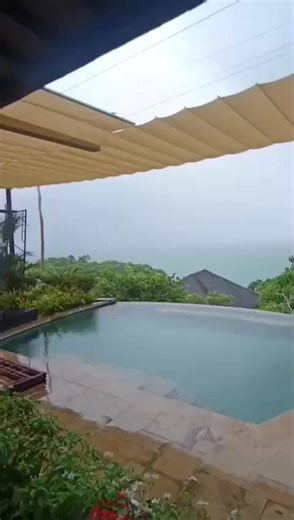 Skylight Roman Motorized by Sharp Point Penutup area atas bangunan dengan desain bergelombang (roman) yang memberikan tampilan lebih estetik dan modern pada hunian. ✔ Mengontrol dan mengurangi intensitas cahaya matahari yang masuk ke dalam ruangan ✔ Pengoperasian otomatis yang praktis hanya dengan remote control ✔ Menggunakan fabric solar screen yang efektif menghalau panas matahari tanpa menghilangkan kesan terang alami ✔ Cocok untuk area skylight rumah, villa, maupun bangunan komersial Solusi 