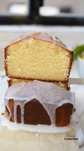 Estefi Colombo on Instagram: "Budín de limón 🍋 igualito al de Starbucks o más rico eh! 😋 y lo mejor lo haces en casa, cuando te da ganas y es mucho más económico . Ingredientes Azúcar 200 Ralladura de limón 1 u Manteca blanda 100 g Aceite 2 cdas . Huevos 2 u Jugo de limón 2 cdas Harina 0000 190 g Polvo para hornear 1 cdita Sal pizca Leche 120ml GLASEADO DE LIMÓN Azúcar impalpable 100 g Jugo de limón 2 cdas aprox ir viendo según consistencia deseada. #budin #recetas #receta #starbucks"