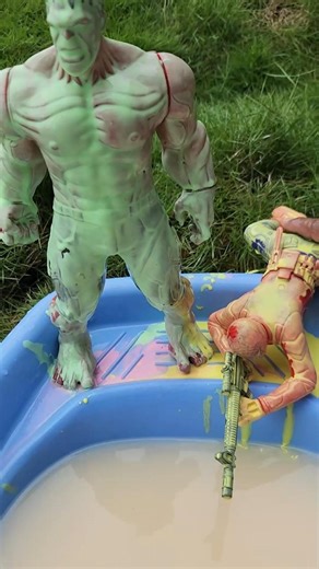 Guess the Superhero! Dirty Spider-Man, Hulk, Iron Man, Dirty Marvel Toys Cleaning Surprise