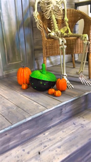 Cool pumpkin design for Halloween | 5-Minute Crafts Men