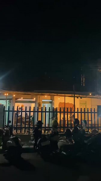 Paling Asyik Ngopi Bareng dengan kawan, Boleh Bercerita Tanpa mengarang Cerita. Apalagi ditemani dengan Menu Terbaru kami Chicken Booth #trending #fyp #trendtiktok #viraltiktok #KanvasOldBuilding #lumajang #fyptiktok #nongkrong #ngopi