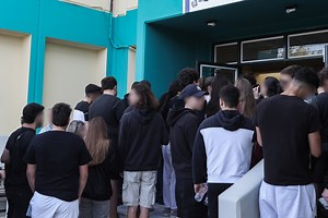 Κυψέλη: Ήταν η πρώτη μέρα στο σχολείο για τη 16χρονη που μαχαίρωσε 14χρονη - Τι συνέβη | Athens Magazine