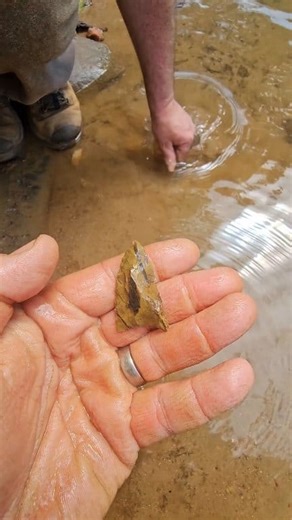 Look at the rock this arrowhead is made of! Beautiful stuff. #artifact #arrowhead #ancienthistory #rockhound #bestfinds #treasurehunting #treasure #AmericanHistory #oldstuff #stonetools #outdoors #adventure | Zach Byrd Adventure Hour