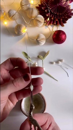 DIY Mistletoe Christmas Crafts