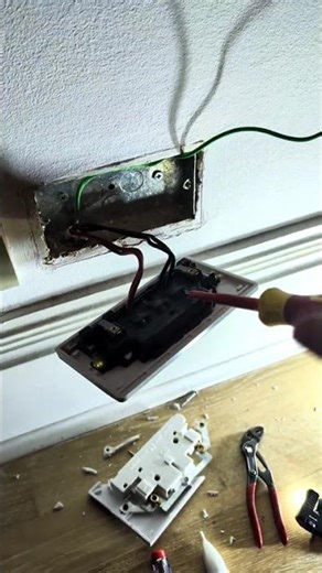 replacement on broken socket in bedroom, double socket