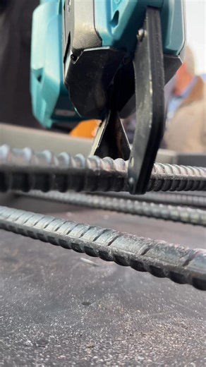 16ga wire and a 40v max battery on the new Makita Tools USA prefect display of the power it has when it lifts the rebar and the tightness of the tie! Can’t wait to try out on the jobsite! #makitatools #worldofconcrete #rebartying #concrete #construction #contractor | Real Concrete Solutions