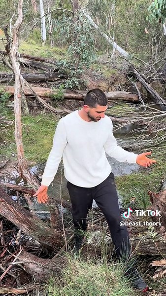 You’ll never go without protein in the bush if you know how to eat the best high protein bush tucker Big thank you my blood @nutrition_magician_nature_man for your wisdom of the land #highprotein #nativefood #protein #eatfromtheearth