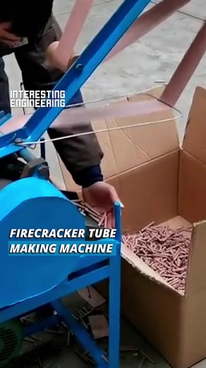 This tube making machine is able to cut the whole paper roll into firecracker tubes exceptionally quickly.