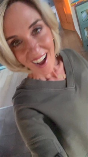 Exercise snack! Yes breaking it up 5 min here and there is just as good or even better for your blood sugar regulation and overall health. You DO have time for this… 5 min of taking the stairs, walking down your driveway, jump squats, jump road, crunches, dancing around your living room! Don’t judge the end. 🤣 #exerciseathome #healthcoach #bridgertonsonnetflix #womenshealth | Kerstin.Lindquist