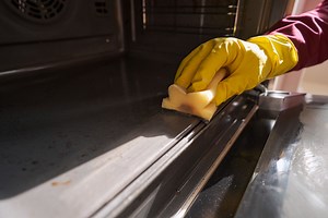 How To Clean Your Oven With Vinegar To Remove Greasy Buildup