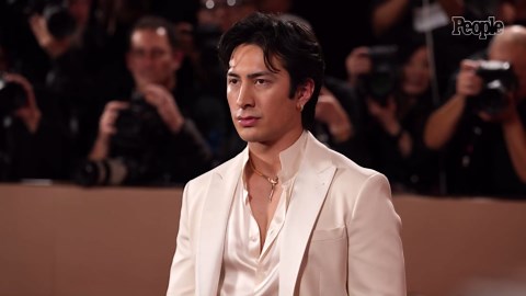 Heated rivalry stars Hudson Williams and Connor Storrie set the red carpet on fire in 2026 Golden Globes debut