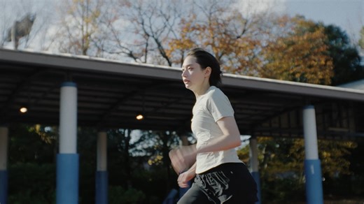 DHC（ディーエイチシー）公式 on Instagram: "#二宮和也 さん #白本彩奈 さんご出演​​ 新CMが全編放送されました！​ 陸上の監督と、映像監督を演じた二宮さん、​ 陸上の選手と、女優役を演じた白本さん。​ お二人の「もしも」な世界を描くこのCMが、​ 皆さんの日常にある「しあわせ」を再認識する​ きっかけになっていたら嬉しいです。​ ぜひご覧ください！​ https://top.dhc.co.jp/contents/all/ambassador/​ #DHC年始のごあいさつ"