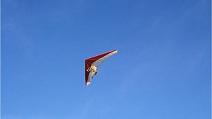 Ultralight glider crashes into ocean, leaving one dead
