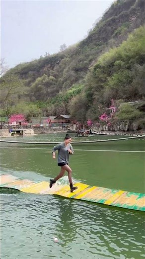 Soul interrogation: how long can she hold on not to fall into the water?