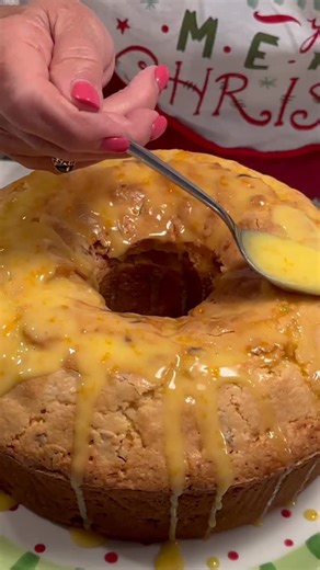 🍊🎄Cranberry Orange Pound Cake🎄🍊 Type “RECIPE” and I’ll send you a direct link (check your inbox/message requests) #dessert #Christmas #poundcakes https://www.dinnerin321.com/cranberry-orange-pound-cake/ | Dinner in 321
