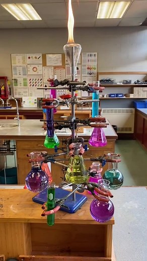 Festive Chemistry Experiment: Chemist-Tree