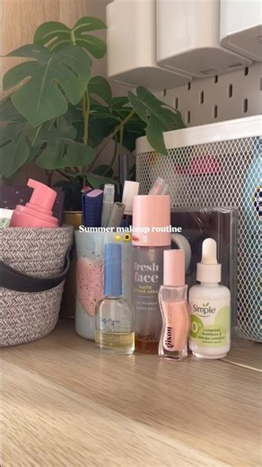 Back at school+light makeup