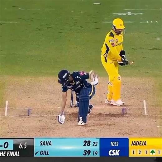 “Normal Stumping vs MS Dhoni Lightning Stumping ⚡”#cricket#trending