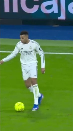 Kylian Mbappe with the footwork 💨 #mbappe #realmadrid #highlights