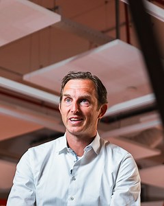 43K views · 519 reactions | "Dat Antwerp DNA zit er sowieso nog in" ️⚪  Het eerste exclusieve interview met coach Jonas De Roeck staat nu live! https://bit.ly/Interview_JonasDeRoeck | Royal Antwerp F.C. | Facebook