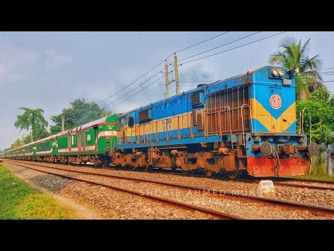 Dhumketu Express Train in Ishwardi Bypass with WDM-3A 6522 locomotive