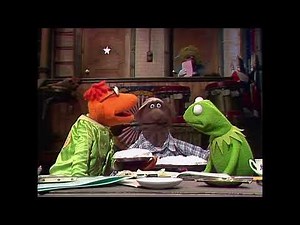 The Muppet Show - 524: Roger Moore - Backstage #1 (1980)