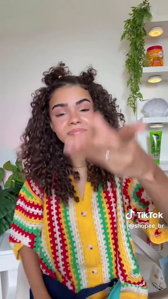 ela encontrou o kit completo e necessário para natação no meu app! deixe nos comentários se você faz natação e ficou com vontade de comprar também! 🏊🧡 Touca de natação 🔎: DNK-HVJ-MXB