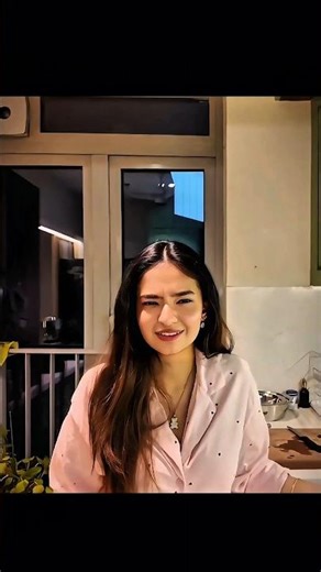 Anushka Sen Eating Noodles in Slow Motion 😍 Cute Expressions & Stylish Vibes ✨ #shorts