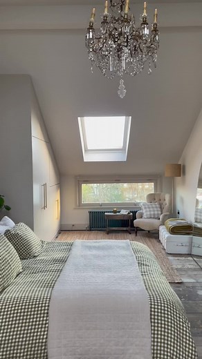 Vintage Bedroom Makeover Reveal - Nostalgic Cozy Home Design