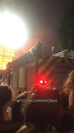 Foco No Jardim Miriam on Instagram: "INCÊNDIO NA VILA IMPRENSA 🚨 Momentos após a queima de fogos, ocorreu um incêndio em residências na região da Vila Imprensa/Jd Lourdes. Não temos informações de quantas residências foram atingidas pelas chamas e se há feridos. Bombeiros estão no local controlando as chamas."