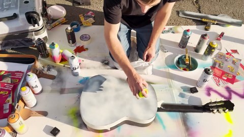 Watch how a street artist reacts to a €100 upgrade request