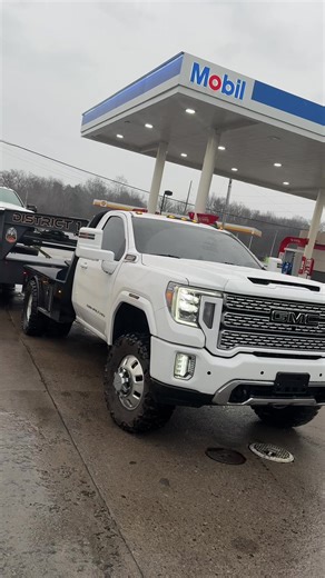 Comparing the 2022 Ram and GMC Dually Trucks