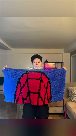🕷️ Ela Tentou Fazer um Cobertor do Homem-Aranha em Apenas 7 Dias 😱 #viralvideo #shortvideo