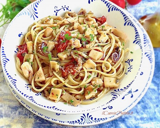Pasta con calamari: in Bianco e con Pomodorini
