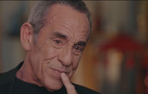 « La Face cachée de l’homme en noir » : Que nous dit Thierry Ardisson en montrant sa maladie dans son documentaire ?