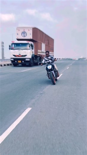 🦋ᴍʀ sʜᴀɪᴋsʜᴀ 🦋 on Instagram: "Boochade boochade🤍🔥 . #explore #explorepage #viral #love #trending #foryou #boochadeboochade #racegurram @alluarjunonline #mass"