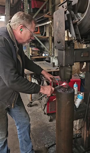 Forging a Leaf with Power Hammer Tooling