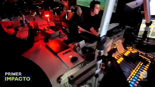 5.6K views · 56 reactions |  Programa radial sufre supuesto ataque del más allá: hubo una explosión y dicen que fueron fantasmas.  No te pierdas #PrimerImpacto de lunes a viernes a las 5 PM / 4 C por Univision. | Primer Impacto | Facebook