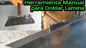 Como doblar lamina sin dobladora y de forma manual con herramienta sencilla. Esta es una herramienta sencilla y tambien una alternativa, para cuando no se tiene dobladora o la posibilidad de ir a doblar cercas de tu taller, y es una herramienta util para hacer algunos doblezes de lamina. | Herreria Compartida-Neri Tv